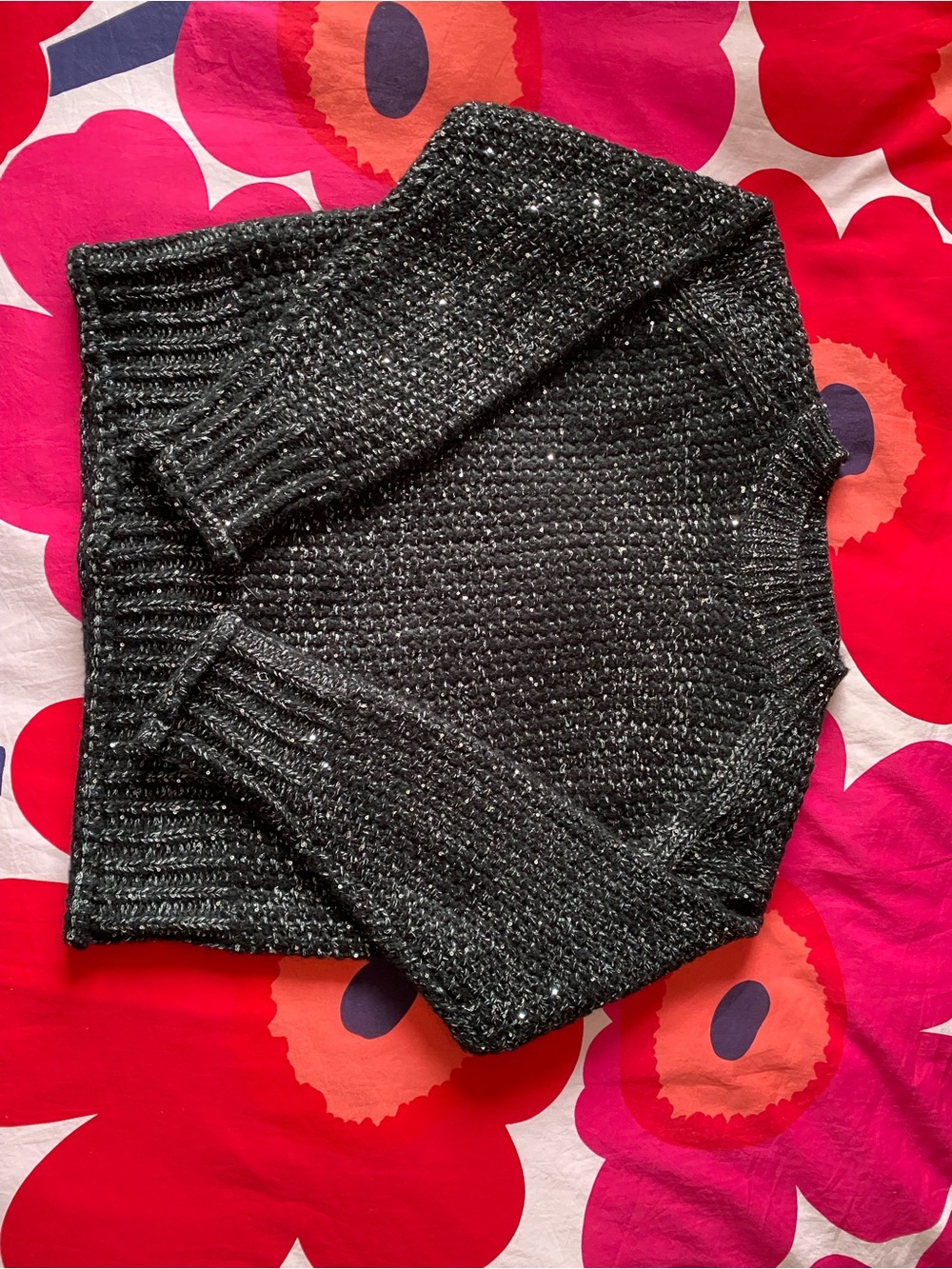 Lyla & Luxe Black & Silver Sequin Sweater